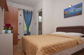 Апартаменты Apartments Gold Будва Двухместный номер с 1 кроватью и террасой-5
