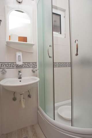 Апартаменты Apartments Gold Будва Номер-студио с террасой-3