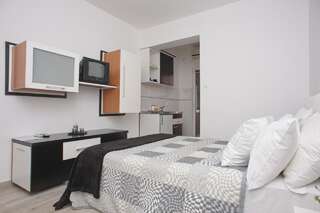Апартаменты Apartments Gold Будва Номер-студио с террасой-4